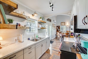 Interior - Anglers' Haven! Cedar Creek Reservoir Getaway (Kemp)