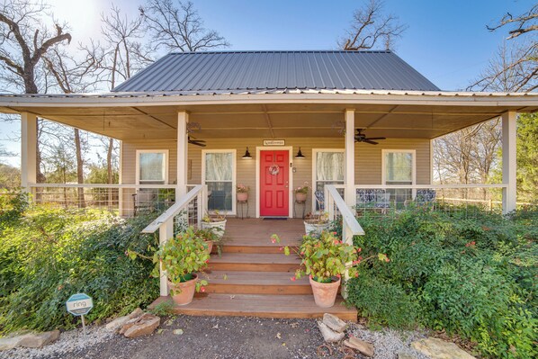 Interior - Anglers' Haven! Cedar Creek Reservoir Getaway (Kemp)