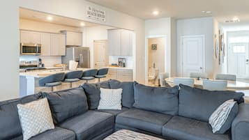 Apartment (3 Bedrooms) | Front of property