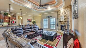 House (4 Bedrooms) | Interior