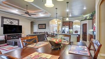 House (4 Bedrooms) | Interior