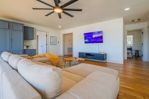 Interior - Private Dock & Hot Tub: Lakefront Eufaula Escape (Eufaula)