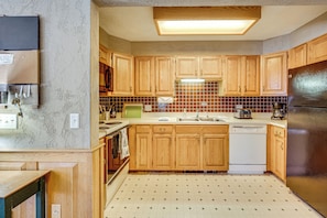 Apartment (3 Bedrooms) | Interior - 4 Mi to Slopes! Bartlett Ski Getaway w/ Mtn Views (Glen)