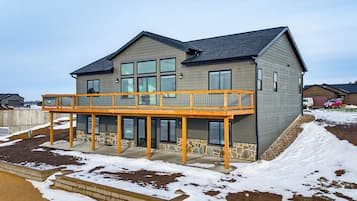 House (5 Bedrooms) | Interior