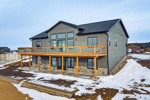 House (5 Bedrooms) | Interior