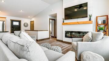 House (5 Bedrooms) | Interior