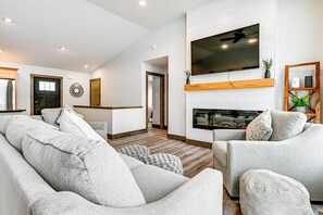 House (5 Bedrooms) | Interior - Family Fun on the Lake! Wisconsin Upland Getaway (New Lisbon)