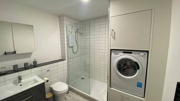 Apartment, 1 Double Bed, Non Smoking | Bathroom