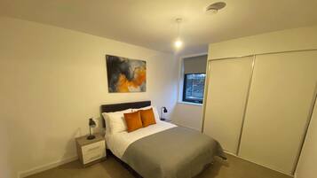 Apartment, 1 Double Bed, Non Smoking | Iron/ironing board