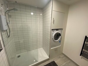 Apartment, 1 Double Bed, Non Smoking | Bathroom - The Square Apartments Flat 2 (Swindon)