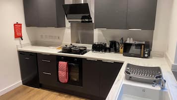 Apartment, 1 Double Bed, Non Smoking | Private kitchen