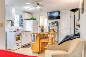 Apartment (0 Bedroom) | Interior - Right on Main Street! Cozy Delphi Unit w/ Parking (Delphi)