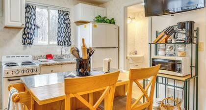 Right on Main Street! Cozy Delphi Unit w/ Parking