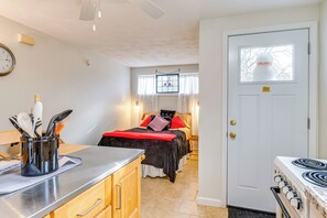 Apartment (0 Bedroom) | Interior - Right on Main Street! Cozy Delphi Unit w/ Parking (Delphi)