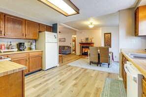 House (3 Bedrooms) | Interior - Great for Families! Woodsy Hideaway in Decatur (Decatur)