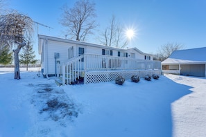 Interior - Great for Families! Woodsy Hideaway in Decatur (Decatur)