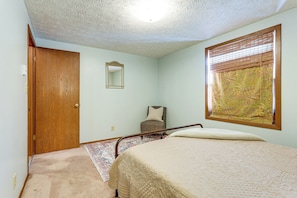 House (3 Bedrooms) | Interior - Great for Families! Woodsy Hideaway in Decatur (Decatur)