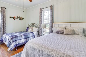House (3 Bedrooms) | Interior - Patio Oasis! Charming 'ivy Cottage' in Tennessee (Greenfield)