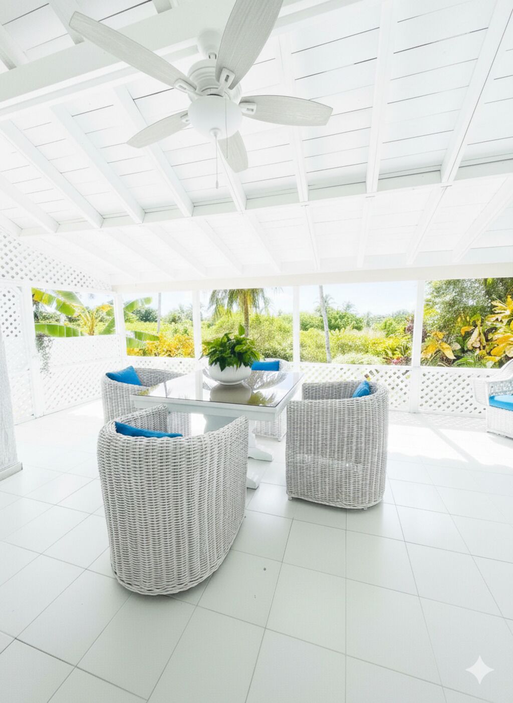 屋外ダイニングエリア