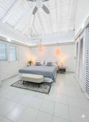 Ferros/tábuas de passar roupa, acesso à internet, roupa de cama