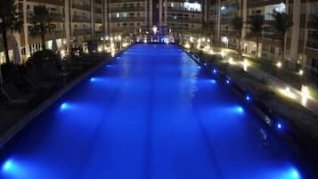 2 albercas al aire libre