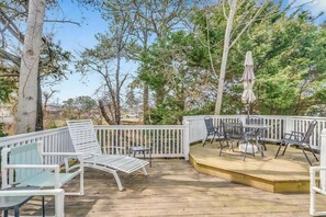 Outdoor dining - Sanderling - Spacious 4BR home with fenced in back yard & dog friendly. (Chincoteague)