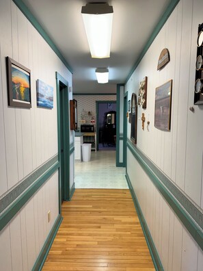 Interior - Sanderling - Spacious 4BR home with fenced in back yard & dog friendly. (Chincoteague)