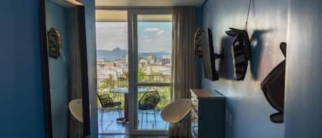 Superior Suite, Balcony, Sea View | Interior