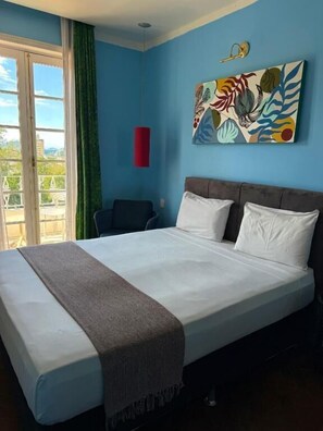 Standard-Suite, Balkon, Stadtblick | Bügeleisen/Bügelbrett, kostenloses WLAN