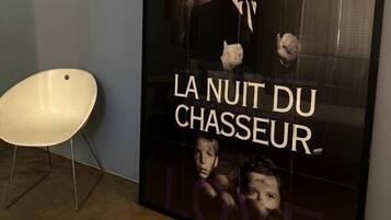 Standard Suite, Balcony, City View | Interior