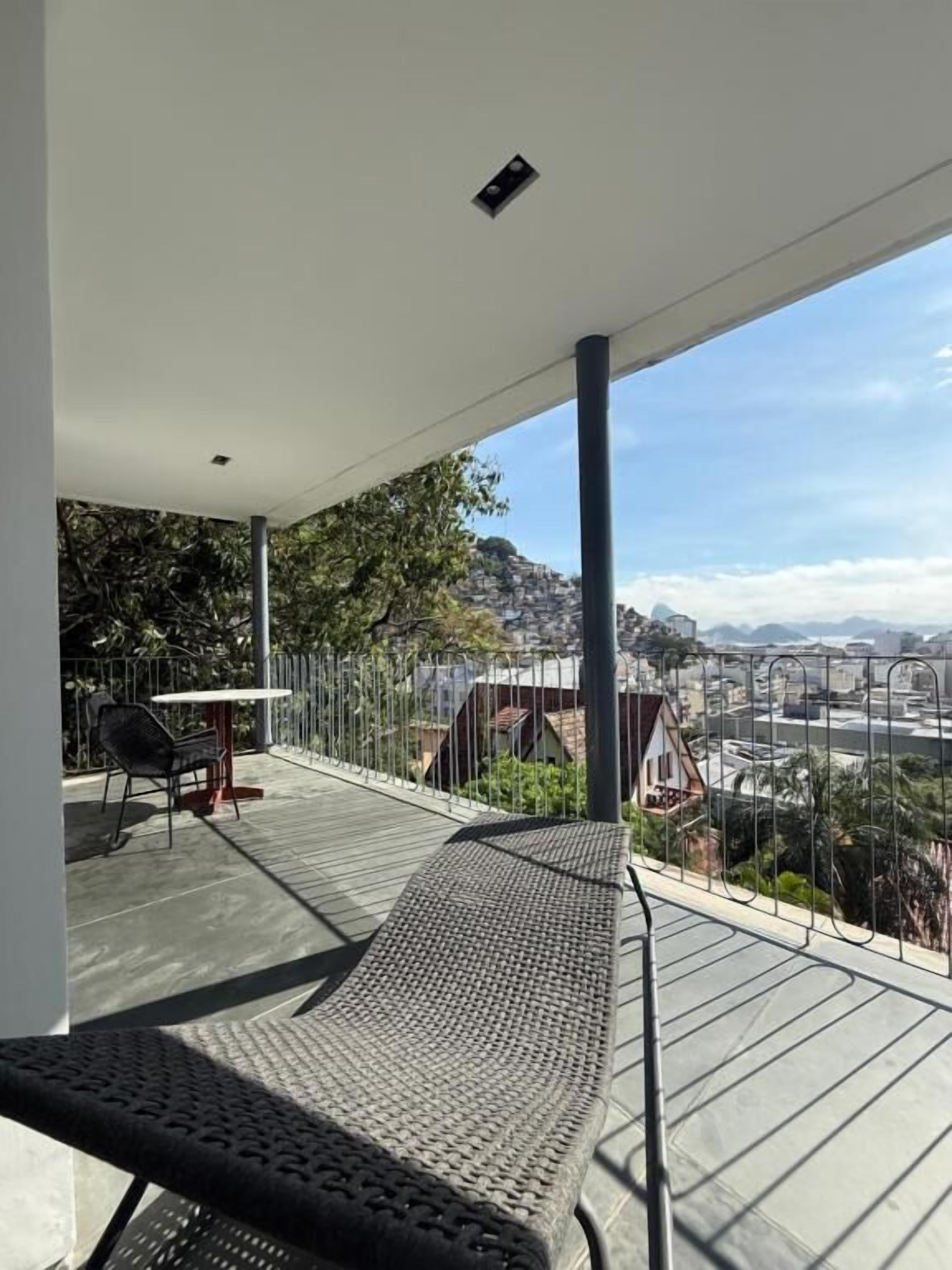 Suite superior, balcón, vistas al mar | Restaurante al aire libre