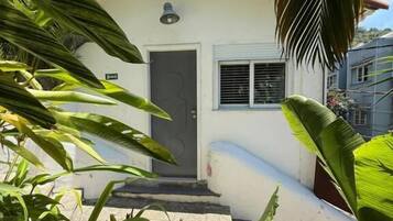 Basic Bungalow, City View | Exterior detail