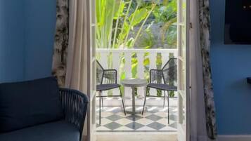 Standard Suite, Balcony, City View | Interior