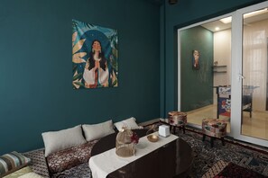 Interior - Five Door Retreat 5BHK - Dehradun by Homeyhuts (Dehradun)