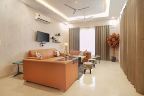 Living area - Five Door Retreat 5BHK - Dehradun by Homeyhuts (Dehradun)