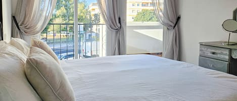 In-room safe, iron/ironing board, travel cot, free WiFi