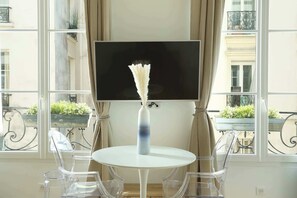 Dining - Charming  Apartment Le Marais Center of Paris (Paris)
