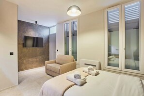 1 slaapkamer, een strijkplank/strijkijzer, wifi, beddengoed