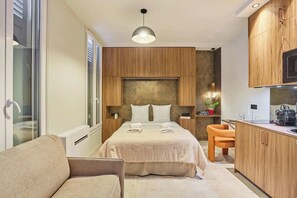 1 slaapkamer, een strijkplank/strijkijzer, wifi, beddengoed