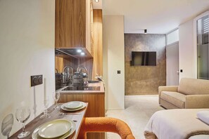 Interior - Suite Premium facing the Chateau de Vincennes (Vincennes)