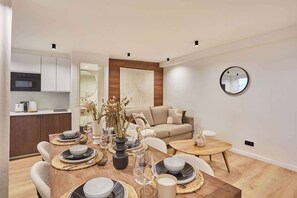 Dining - Charming Parisian apartment AC - Center of Paris (Paris)