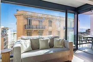 TV, offices - Superb terrace apartment in Monaco-Beausoleil (Beausoleil)