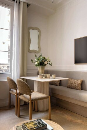 Dining - Stunning apartment with AC - Center of Paris (Paris)