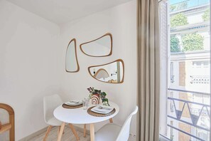 Dining - Charming Suite Champs Elysees Trocadero (Paris)