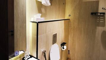 Hausschuhe, Seife, Shampoo, Toilettenpapier