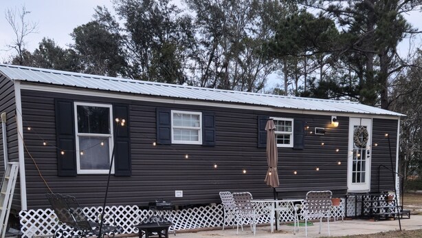 Terrace/patio - The Dasher Dorm is a cozy little home located next to Highway 41 (Valdosta)