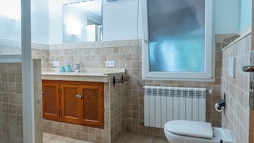 Chalet, 3 Bedrooms, Smoking, Patio | Bathroom