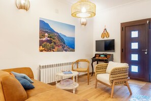 Chalet, 3 Bedrooms, Smoking, Patio | Living room - El Jardin de Lara, Casa con Parking Son Españolet-palma (Palma de Mallorca)