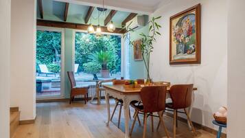 Chalet, 3 kamar tidur, Boleh Merokok, patio | Ruang makan