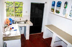 Family Bungalow | Private kitchen | Fridge, microwave, cookware/dishes/utensils